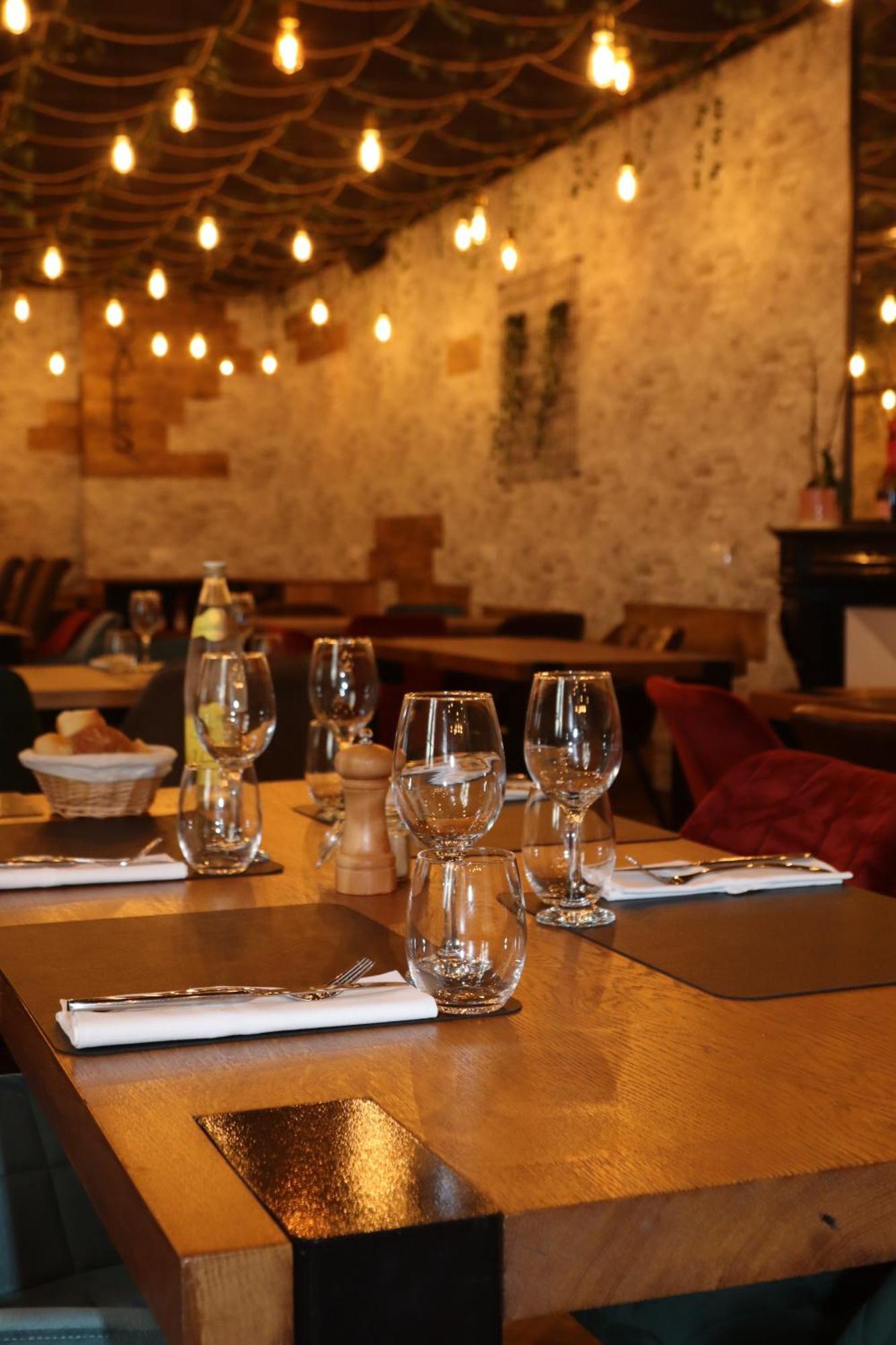 Hotel & Restaurant Le Patio Vichy Bagian luar foto