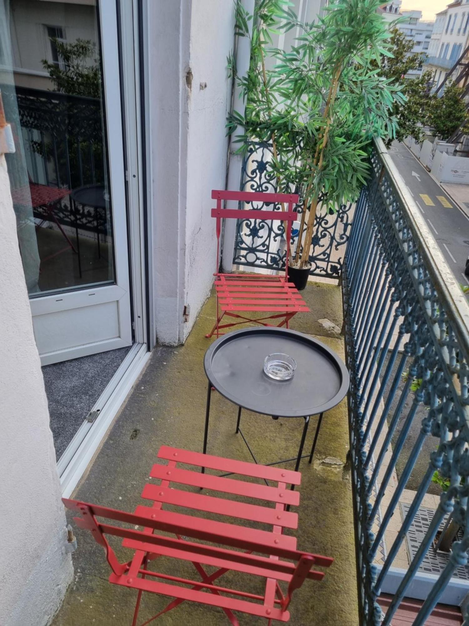 Hotel & Restaurant Le Patio Vichy Bagian luar foto