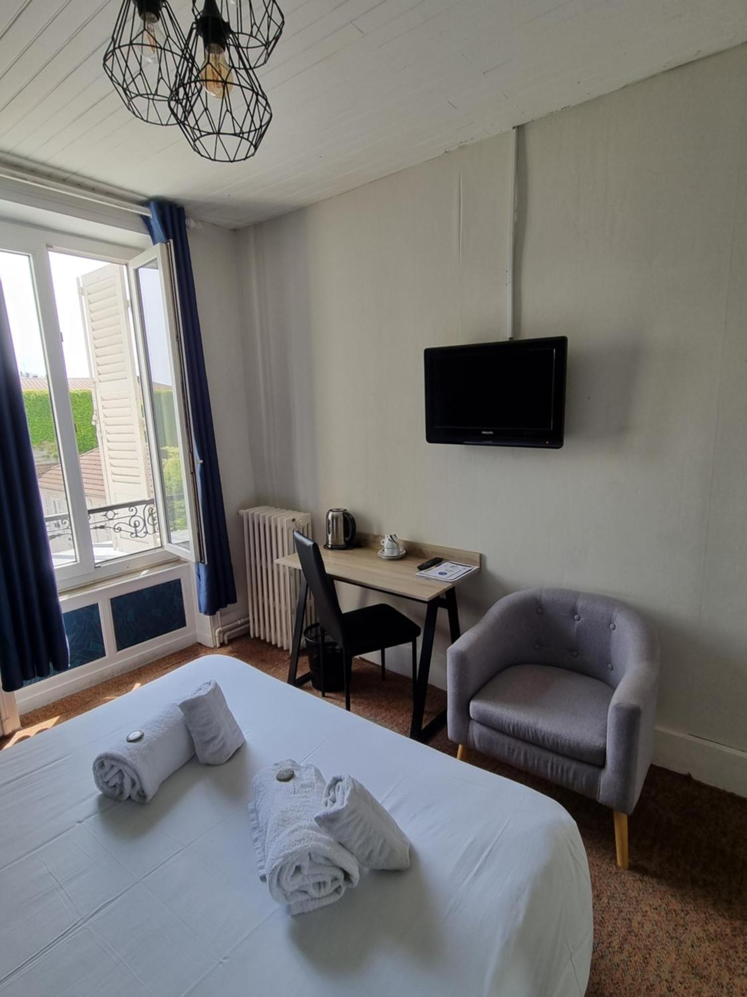 Hotel & Restaurant Le Patio Vichy Bagian luar foto