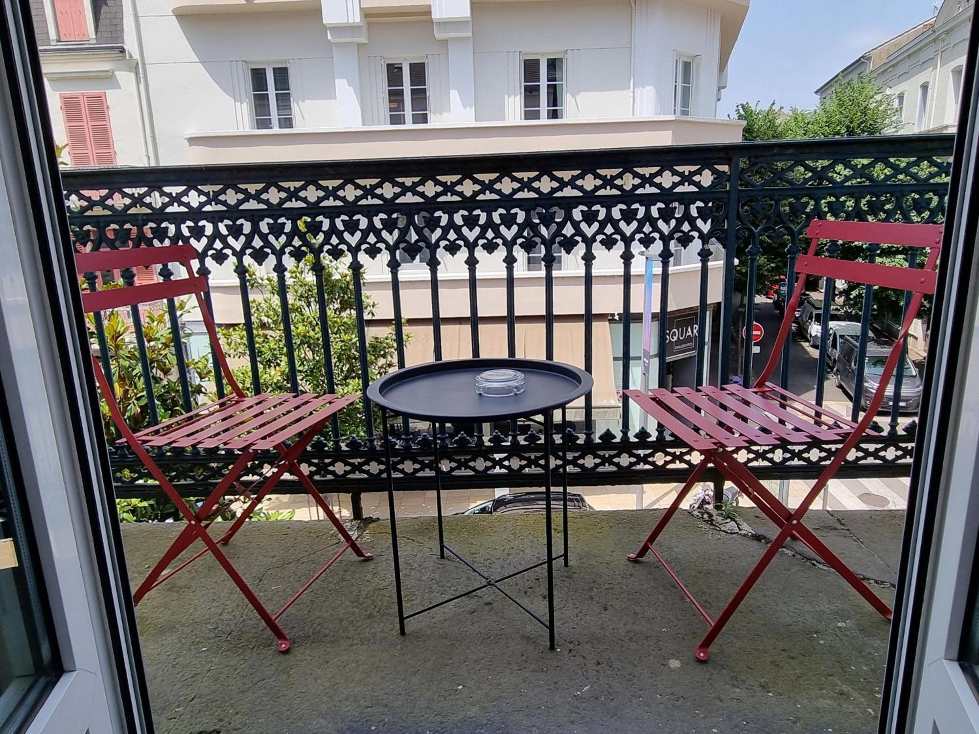 Hotel & Restaurant Le Patio Vichy Bagian luar foto