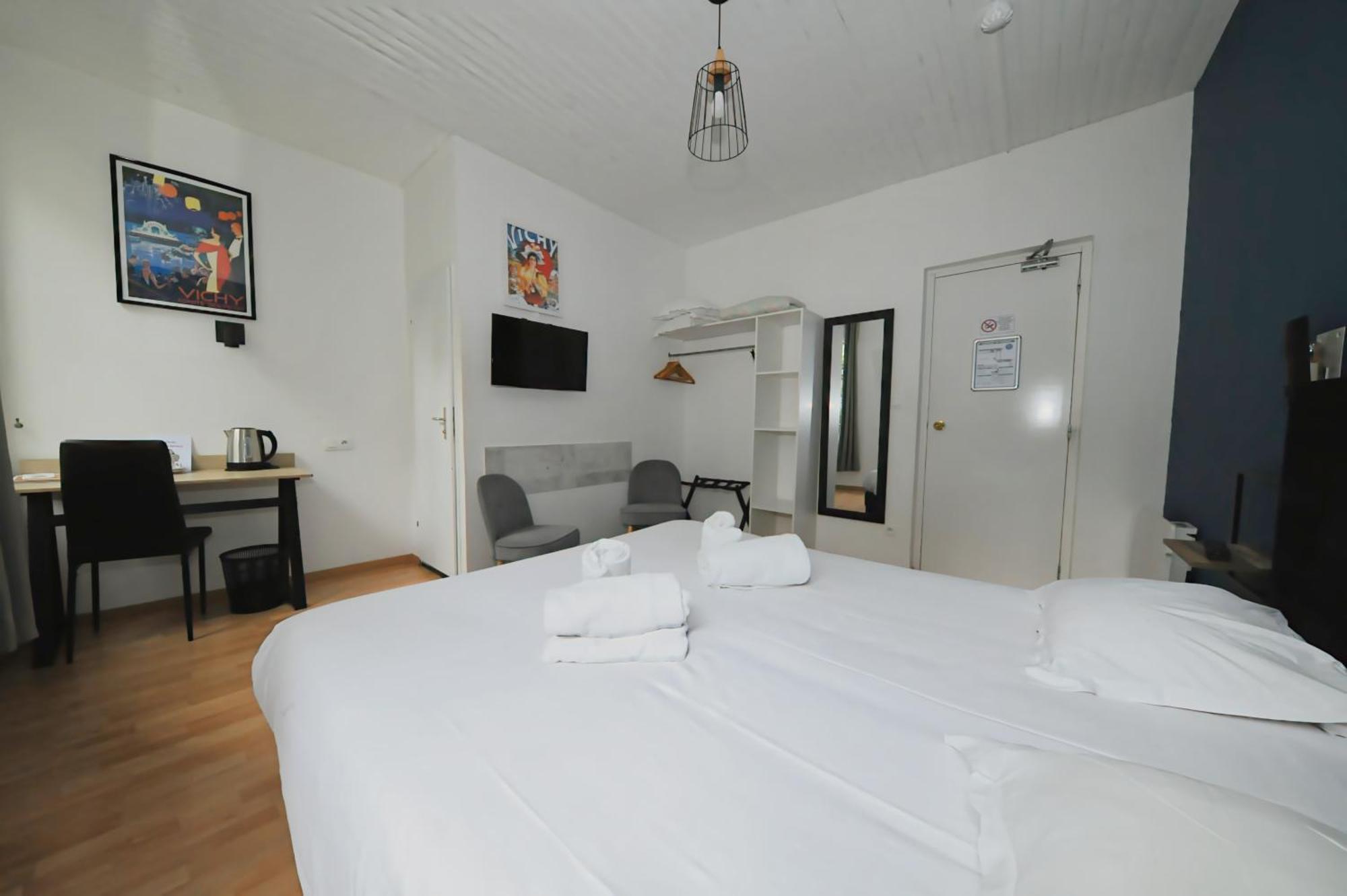 Hotel & Restaurant Le Patio Vichy Bagian luar foto