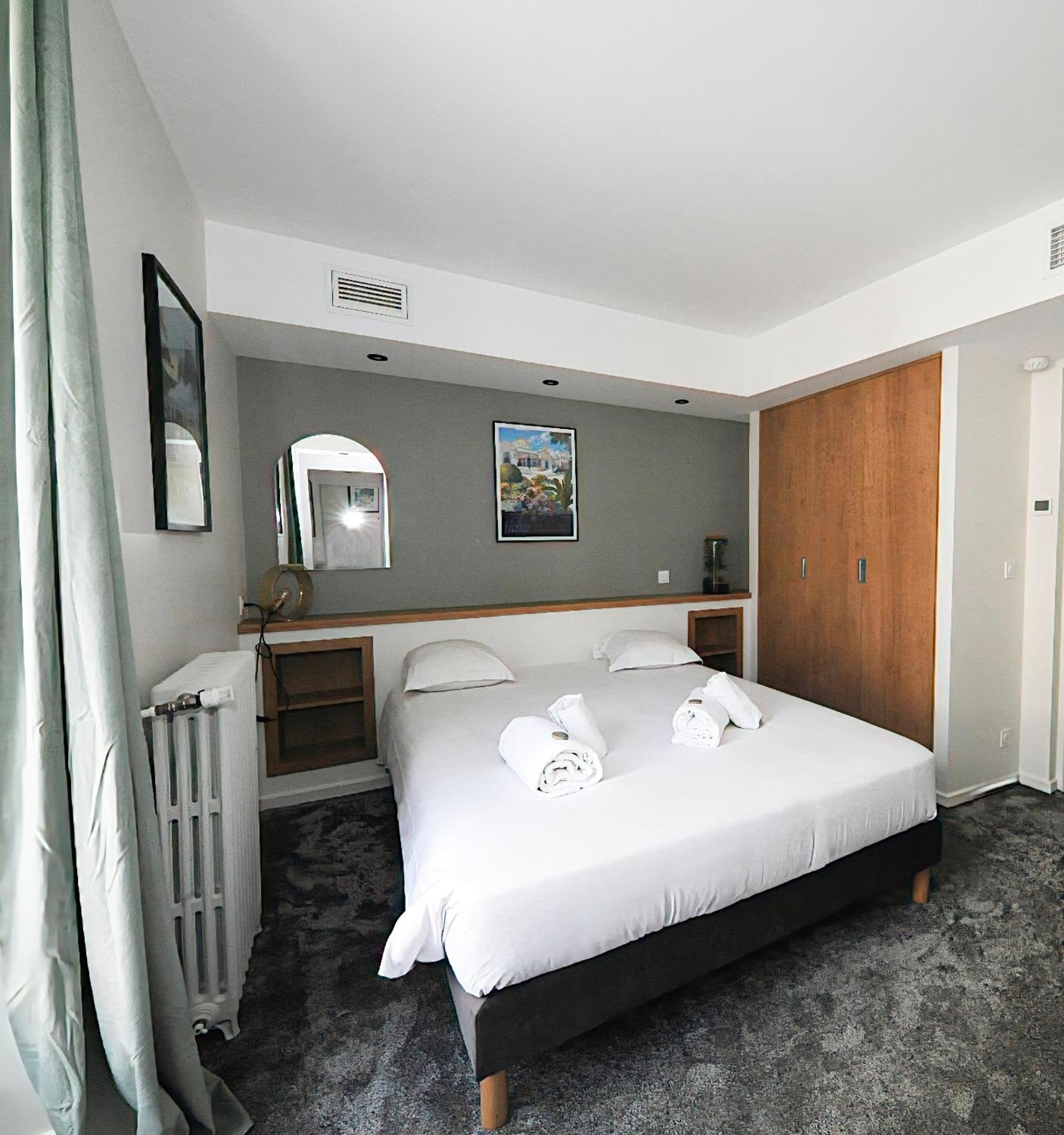 Hotel & Restaurant Le Patio Vichy Bagian luar foto
