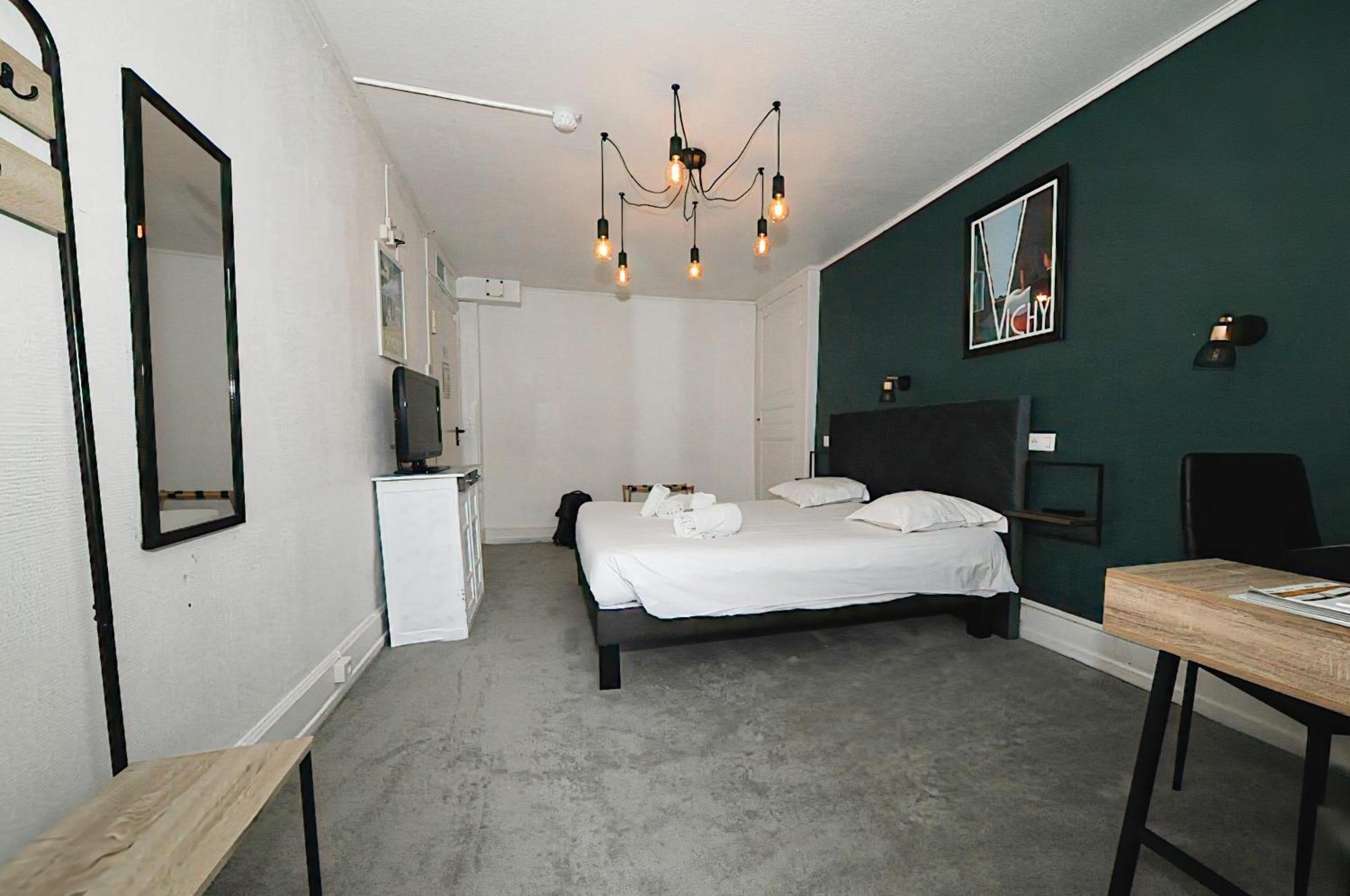 Hotel & Restaurant Le Patio Vichy Bagian luar foto