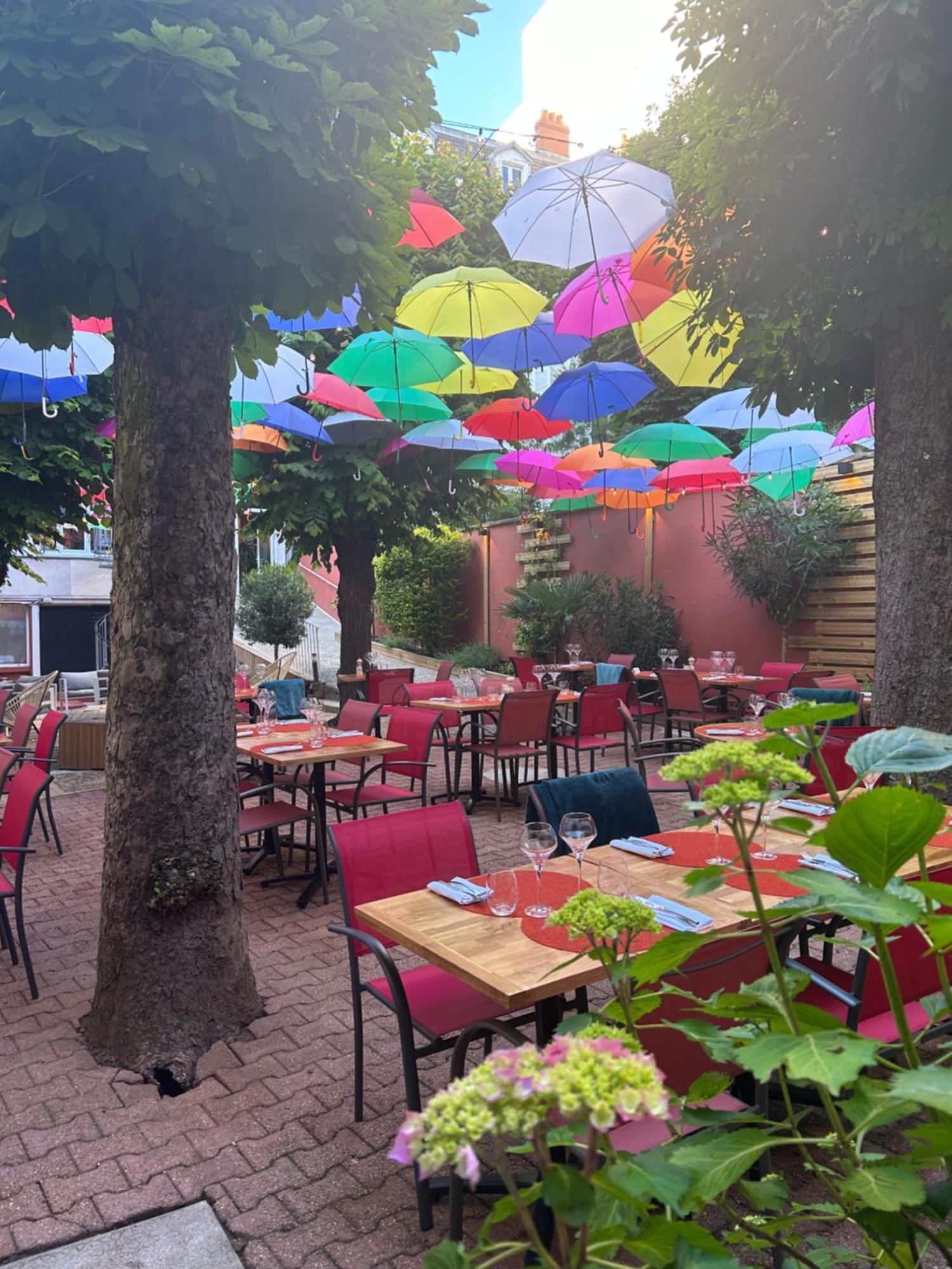 Hotel & Restaurant Le Patio Vichy Bagian luar foto